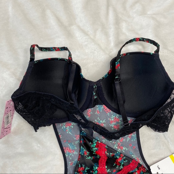 Jezebel Red and Black Floral Lingerie Set - Picture 11 of 14